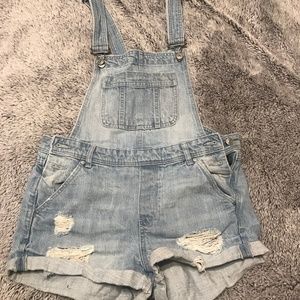 LOVED! H&M Coachella - Light Denim Overall Shorts